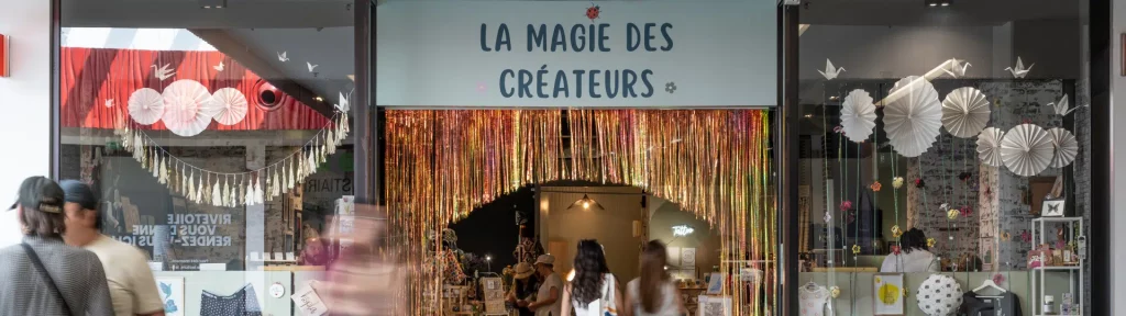 Boutique La Magie des Créateurs à Rivetoile – façade extérieure où les produits Stras&co sont disponibles.